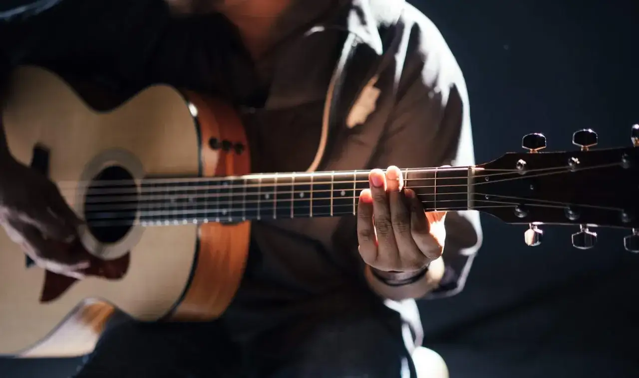 Akustikgitarre lernen: Dein einfacher Start & schnelle Erfolge
