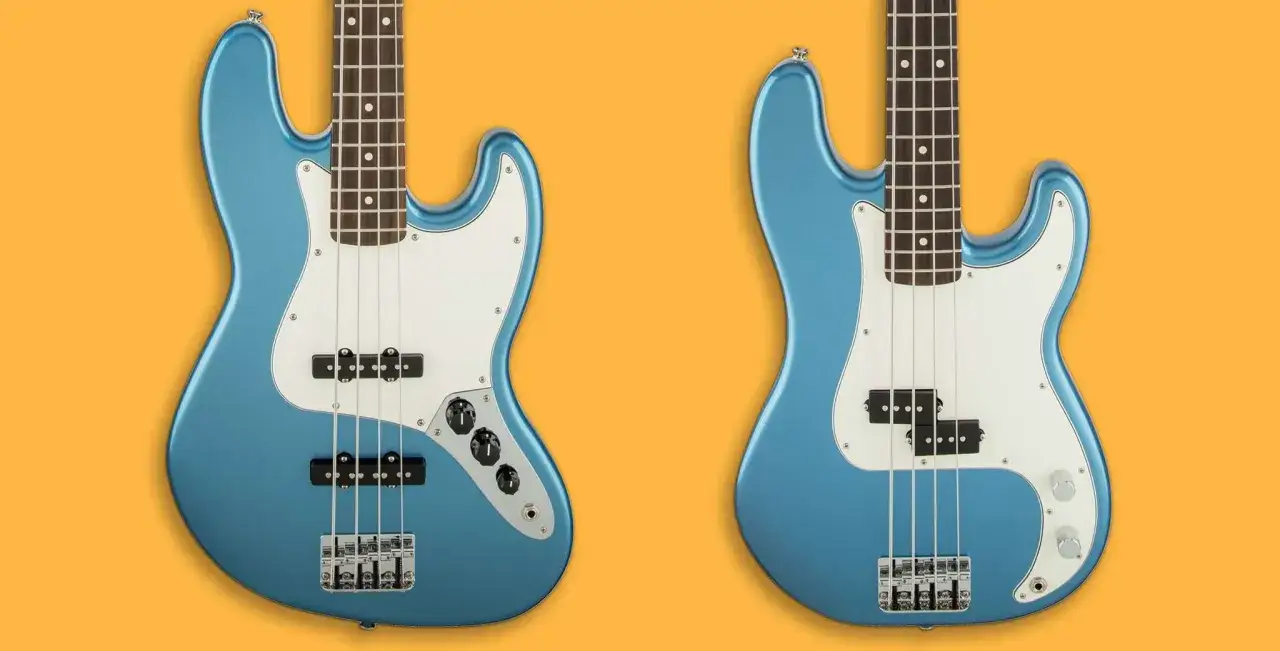 Zwei blaue E-Bässe, ein P Bass und ein J Bass, nebeneinander auf gelbem Hintergrund.